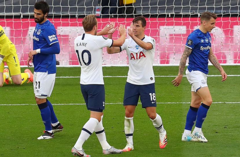 আত্মঘাতীতে রক্ষা টটেনহামের