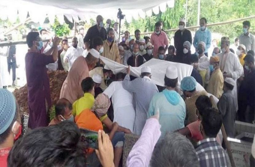 মায়ের কবরে শায়িত সাহারা খাতুন