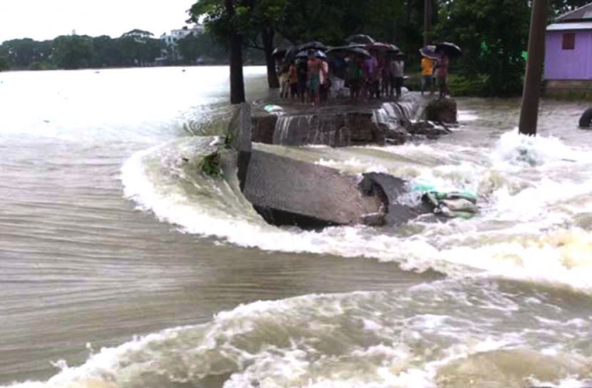 ভারী বর্ষণে ৫ নদীর পানি বিপদসীমার ওপরে