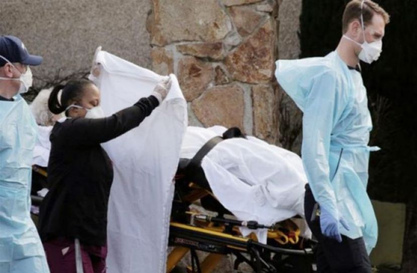 করোনায় মৃতের লাশ ঢেকে ফেলা হচ্ছে