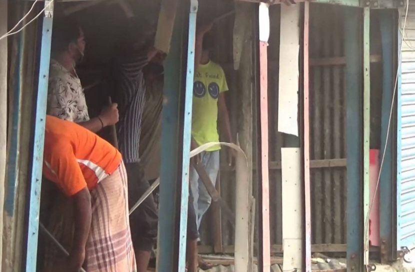 গোপালগঞ্জ শহরে অবৈধ স্থাপনা উচ্ছেদ