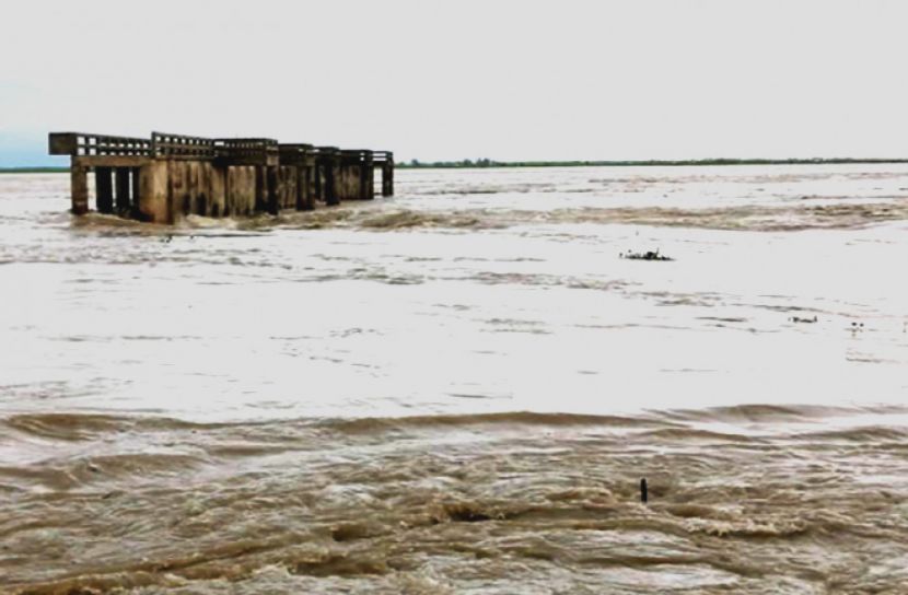 সিরাজগঞ্জে উত্তাল যমুনা, বিলীন হচ্ছে নদীতীর
