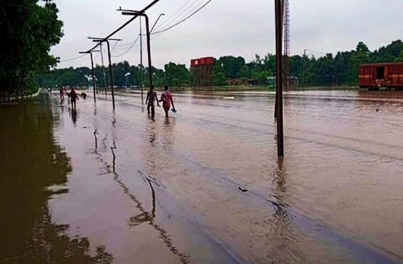 জামালপুরে বন্যায় অবনতি, ট্রেন বন্ধ