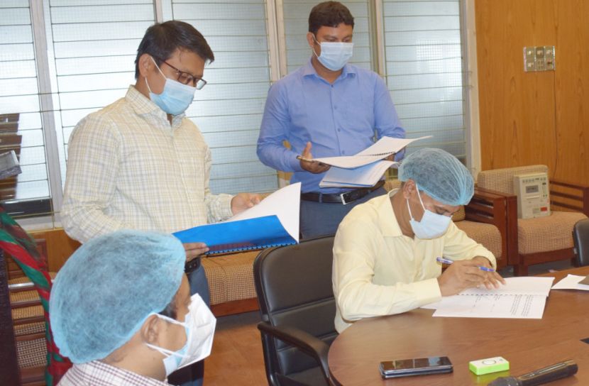 ফরিদপুরে রাজস্ব প্রশাসন ও এসিল্যান্ডদের মধ্যে কর্মসম্পাদন চুক্তি স্বাক্ষর