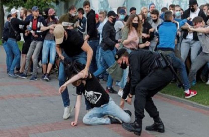 বেলারুশে বিক্ষোভে গ্রেপ্তার ২৫০