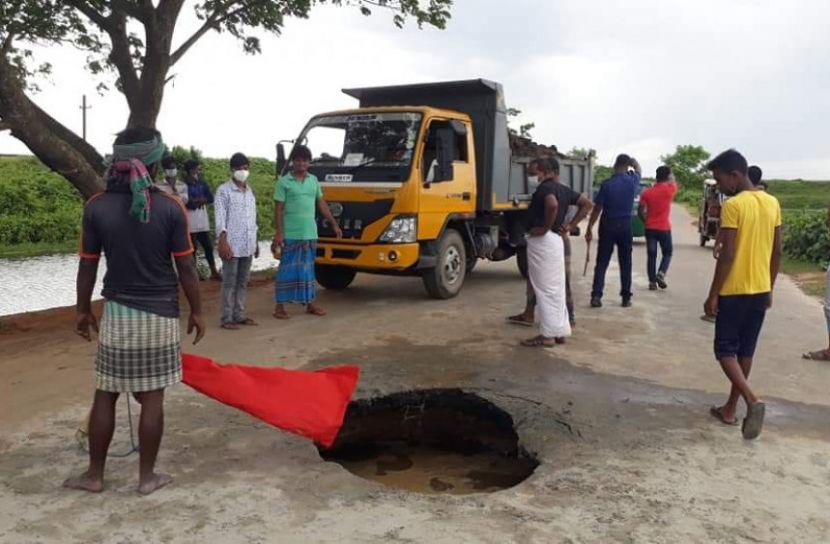 ঢাকা-আগরতলা আন্তর্জাতিক সড়কে এবার গর্ত