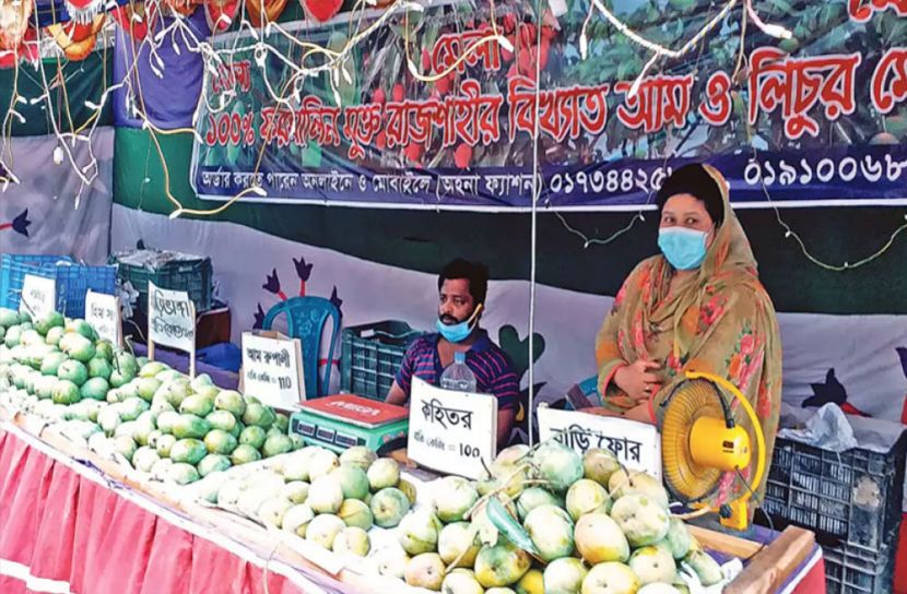 স্কুল হলো বাসা, শিক্ষক হলেন আম বিক্রেতা!