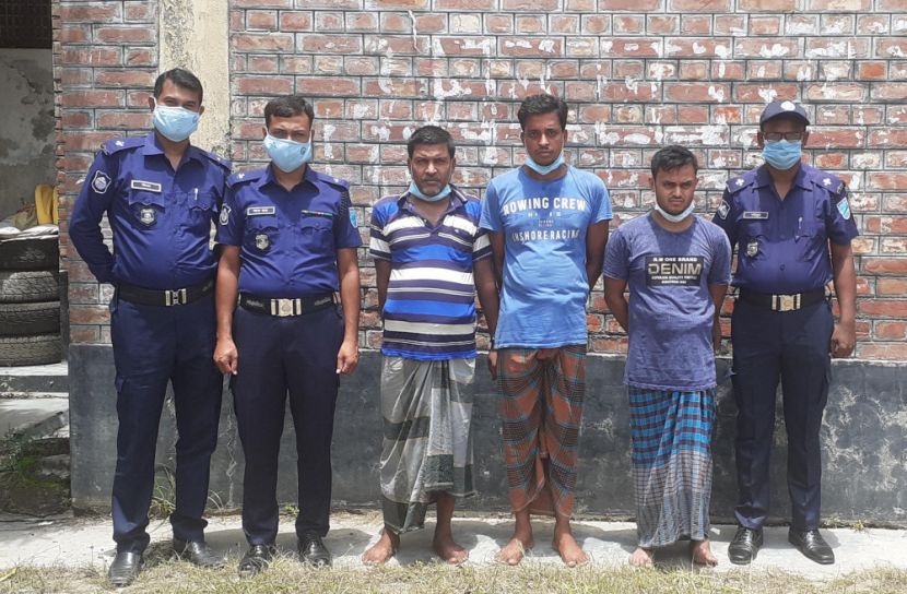 মোবাইল, সিমকার্ড, টাকাসহ ৩ বিকাশ প্রতারক গ্রেপ্তার 