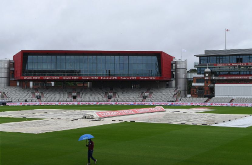 বৃষ্টিতে ভেসে গেছে ম্যানচেস্টারে তৃতীয় দিনের খেলা