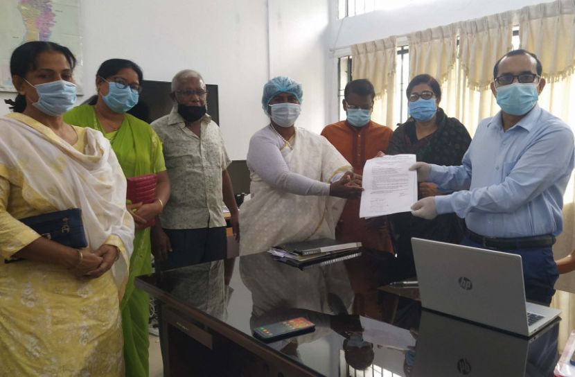 পশুর হাটে স্বাস্থ্যবিধি নিশ্চিতে বাগেরহাটে স্মারকলিপি 