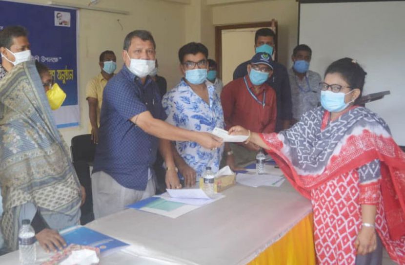 সিডিসির ১৯০ জন নারীনেত্রী পেলেন প্রায় পাঁচ লাখ টাকার চেক 