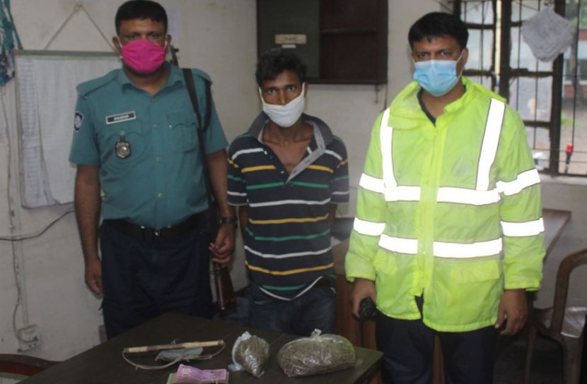 রংপুরে গাঁজা-ইয়াবাসহ দুই যুবক গ্রেপ্তার 