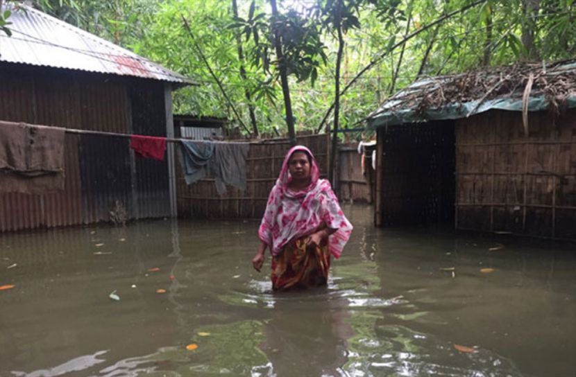 বন্যাকবলিত এলাকায় ত্রাণের জন্য হাহাকার