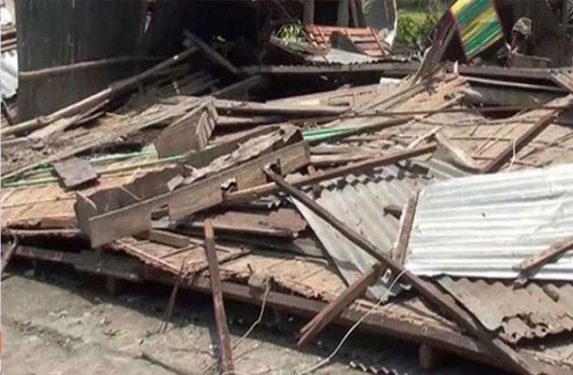 ঝড়ে ঘরচাপায় ২ শিশুসহ মায়ের মৃত্যু