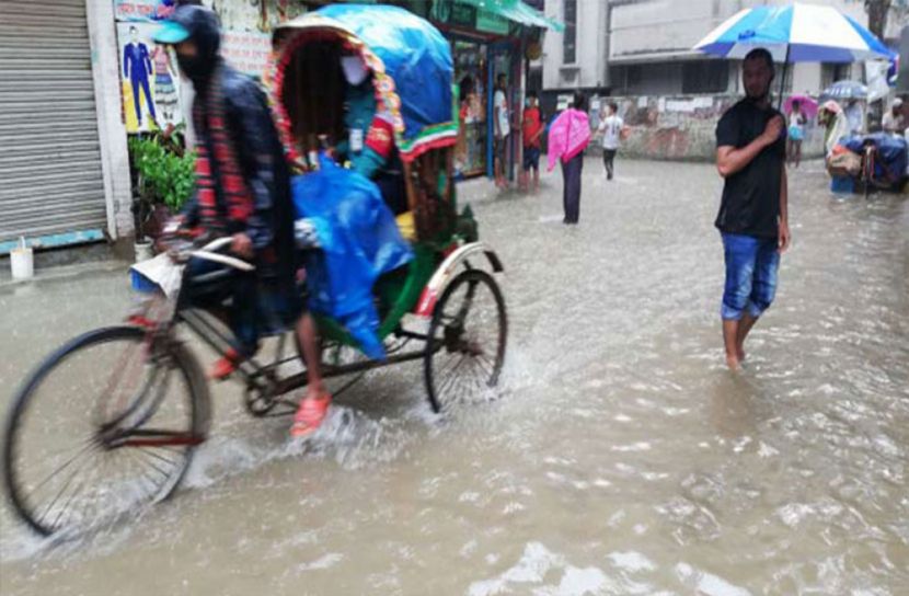 তৃতীয় দিনের বর্ষণেও ডুবেছে ঢাকা