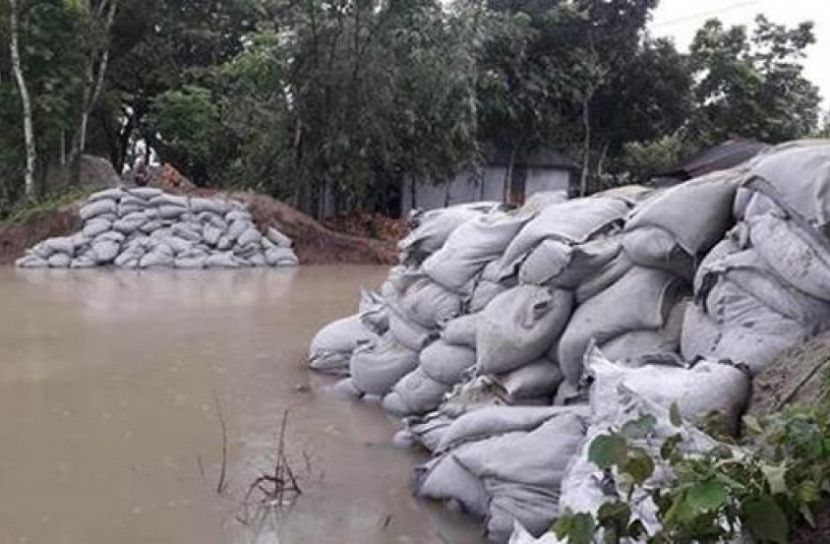 ফরিদপুরে দুর্ভোগে লক্ষাধিক পানিবন্দি মানুষ