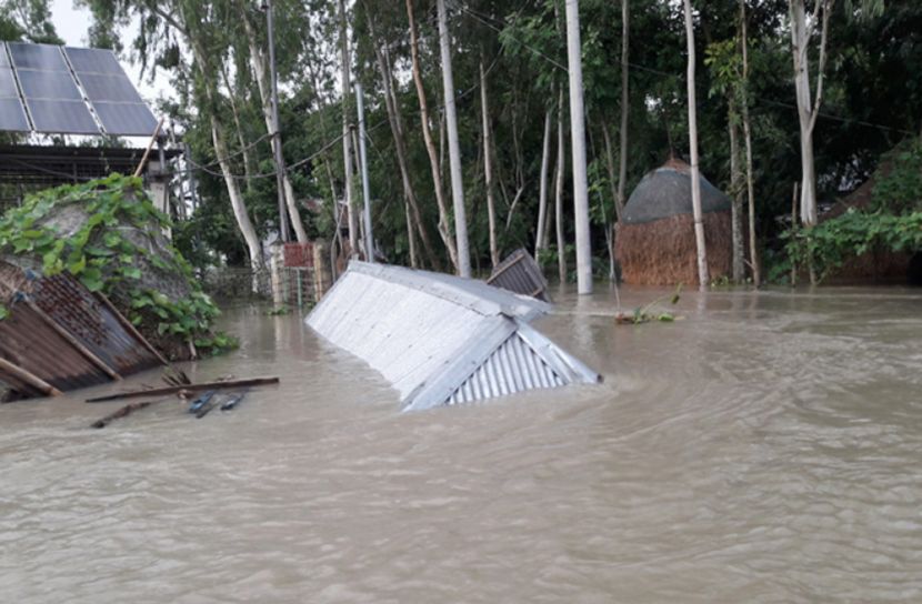 ভারি বর্ষণে বন্যা পরিস্থিতির অবনতি