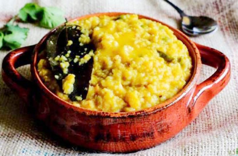 ছুটির দিনে বৃষ্টি আর পাতলা খিচুড়ি!