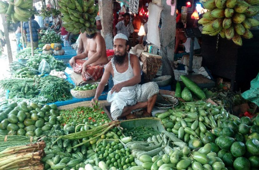 সবজির দাম বাড়ায় নাভি:শ্বাস ক্রেতাদের