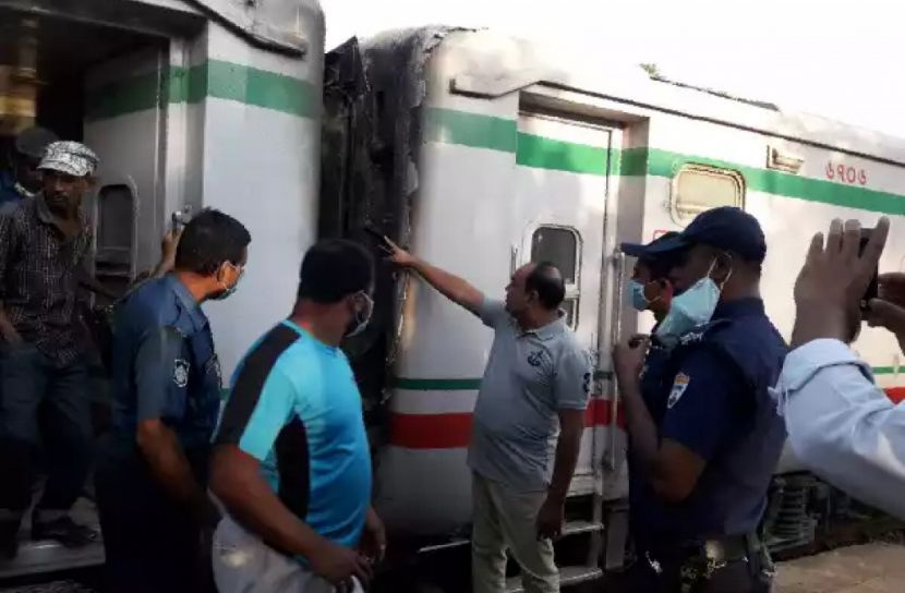 ব্রাহ্মণবাড়িয়ায় কালনী ট্রেনে আগুন