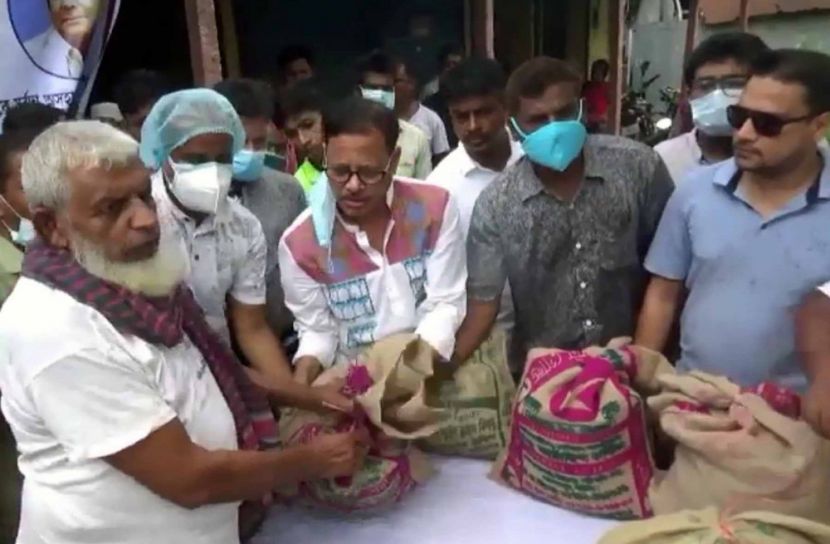 বন্যার্তদের পাশে ফরিদপুর ওয়েলফেয়ার ফাউন্ডেশন