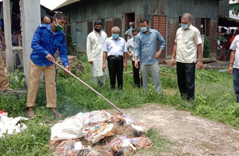 গোপালগঞ্জে লক্ষাধিক টাকার অবৈধ কারেন্টজাল ধ্বংস