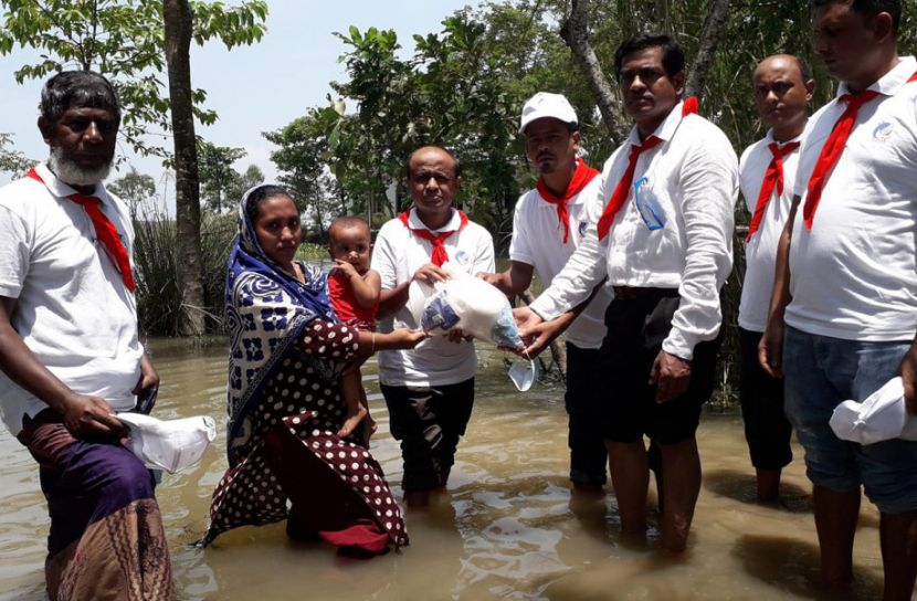 বন্যার্ত শিশুদের মাঝে সারাদেশে শিশুখাদ্য বিতরণ করছে খেলাঘর