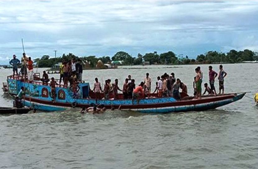 নেত্রকোনায় ট্রলার ডুবে ১৭ জনের মৃত্যু