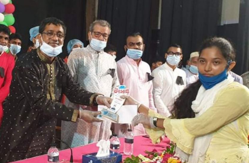 বরগুনায় জিপিএ-৫ প্রাপ্ত ৬৫ শিক্ষার্থীকে সম্মাননা