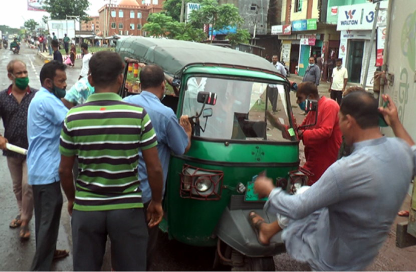 বরিশালে পরিবহন মালিক-শ্রমিক দ্বন্দ্বের স্থায়ী সমাধান করবে পুলিশ