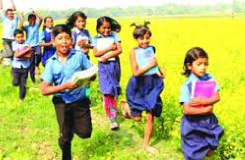 ঝরে পড়া ঠেকাতে ছাড়পত্র ছাড়াই প্রাথমিক স্কুলে ভর্তি