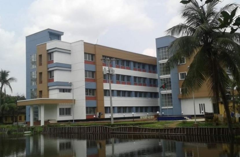 ক্রসফায়ারের হুমকি দিয়ে অর্থ আদায়, পাঁচ পুলিশের বিরুদ্ধে মামলা