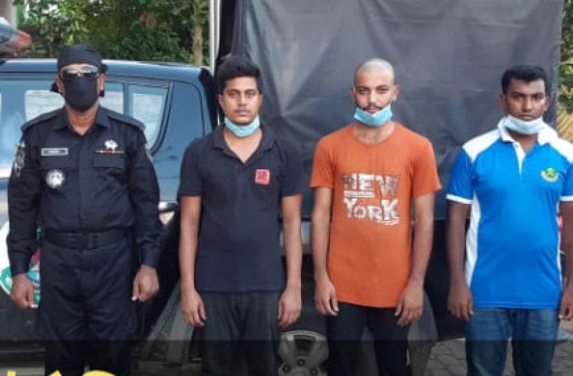 যশোরে জাল কোর্ট ফিসহ তিনজন আটক