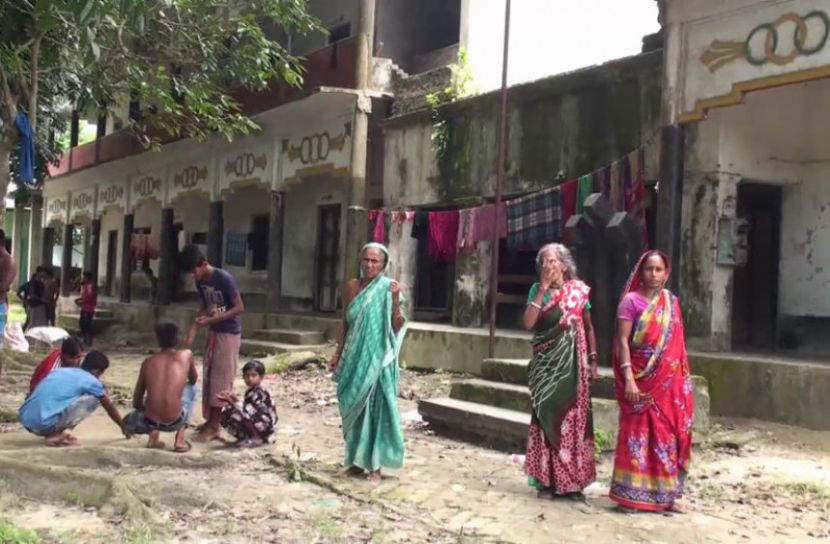 বন্যার পানি কমলেও নদীভাঙনের কবলে গোপালগঞ্জ