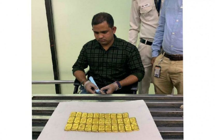 শাহজালালে ‘মিক্সার মেশিনে’ ৩২ সোনার বার