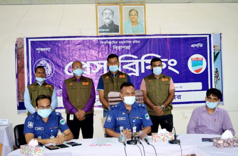 ১৮ ইজিবাইকসহ তিন আন্তঃজেলা চোর গ্রেপ্তার