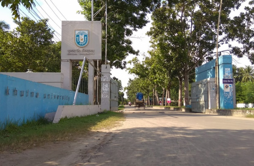 খুবিতে জাতীয় শোক দিবস পালন স্বাস্থ্যবিধি মেনে