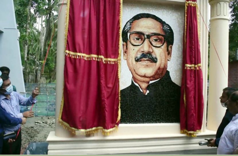 কাঠালিয়ায় জাতির জনকের ম্যুরাল উম্মোচন