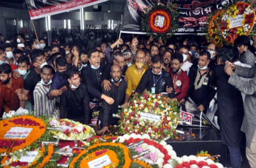 ধানমন্ডি ৩২ নম্বরের দিকে জনস্রোত