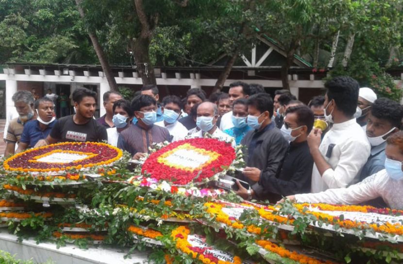 বঙ্গবন্ধুর সমাধিতে প্রধানমন্ত্রীর পক্ষে শ্রদ্ধা