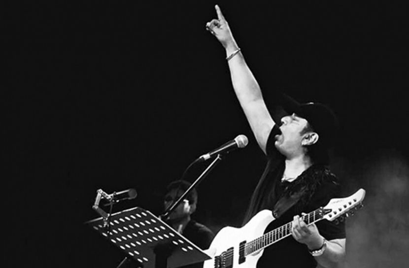 আজ গিটারের জাদুকরের জন্মদিন