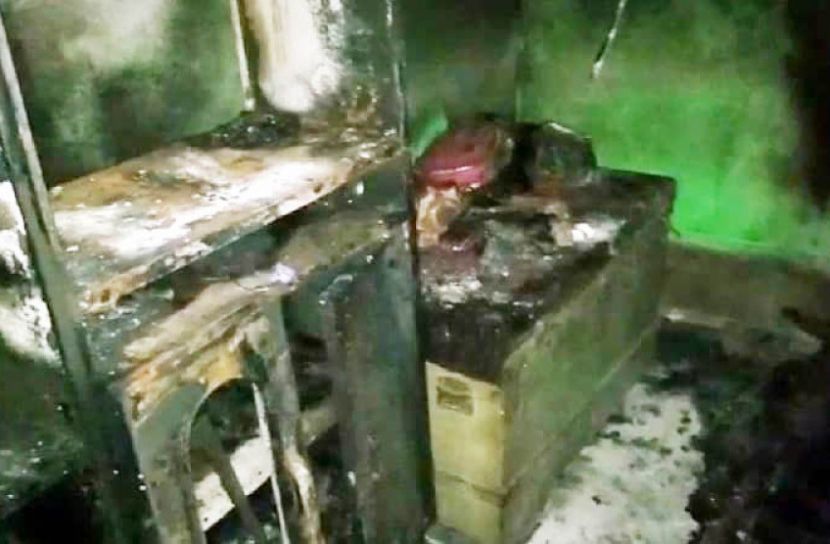 চুরির পর ঘরে আগুন, নিঃস্ব এক পরিবার