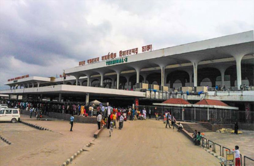 শাহজালালে প্রবাসীদের বিক্ষোভ