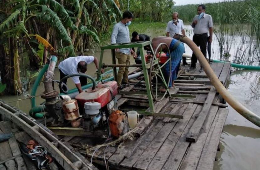বরিশালে পরিত্যক্ত ড্রেজার জব্দ