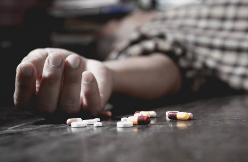 ইঁদুর মারা ট্যাবলেট খেয়ে স্কুলছাত্রীর আত্মহত্যা