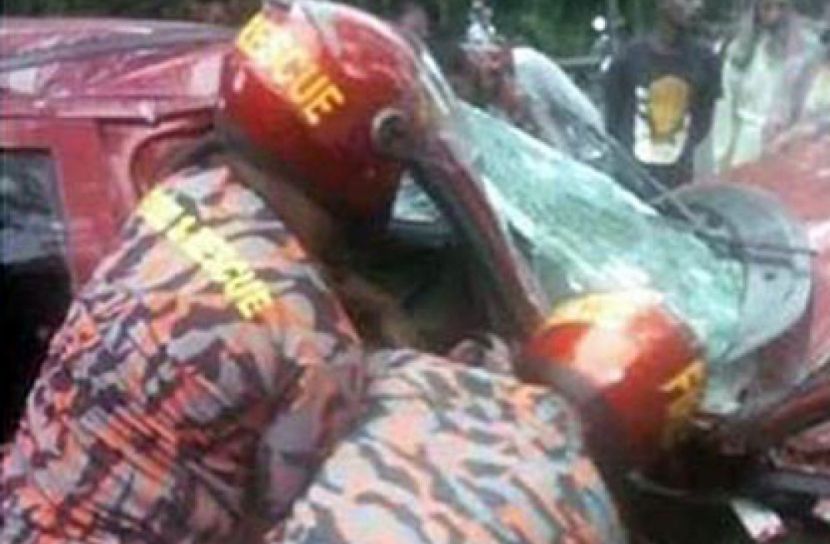 প্রাইভেটকার নিয়ন্ত্রণ হারিয়ে চালক নিহত, আহত ২