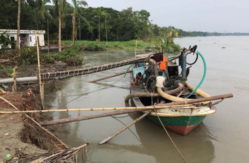 অনিয়ন্ত্রিত পানিপ্রবাহে বদলে যাচ্ছে উজিরপুরের মানচিত্র