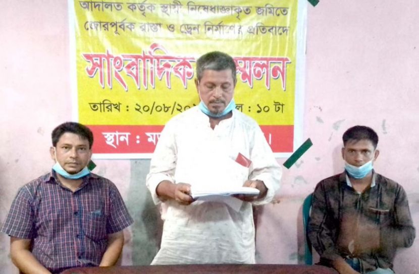 আদালতের নিষেধাজ্ঞা অমান্য করে রাস্তা ও ড্রেন নির্মাণ!