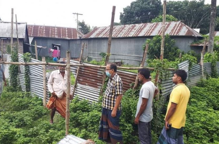 পরের জমিতে আলিশান বাড়ি-দোকান! 