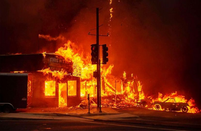 ক্যালিফোর্নিয়ায় দাবানল, ৫ জনের মৃত্যু